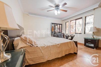 Casa de 4 alcobas en venta en Laureles, Medellín, 292 m² · foto 16 de 17