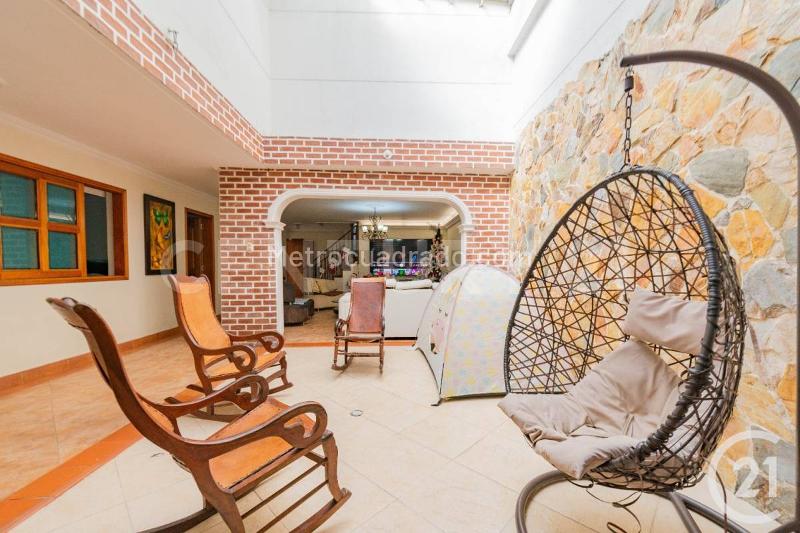 Spacious 4BR House in Laureles - 2