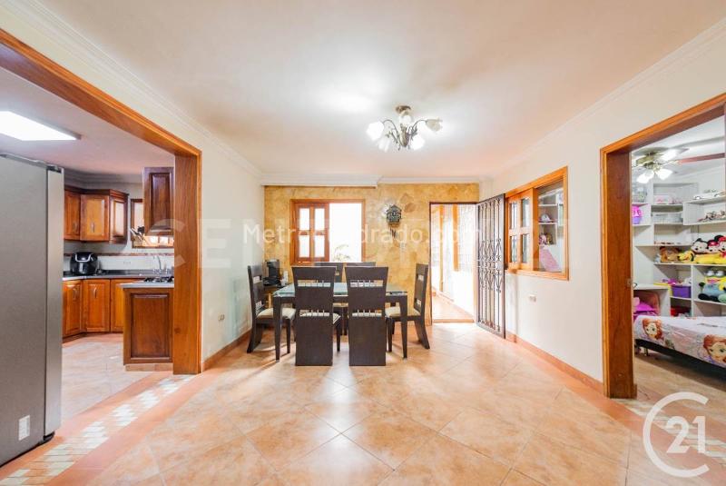 Spacious 4BR House in Laureles - 4