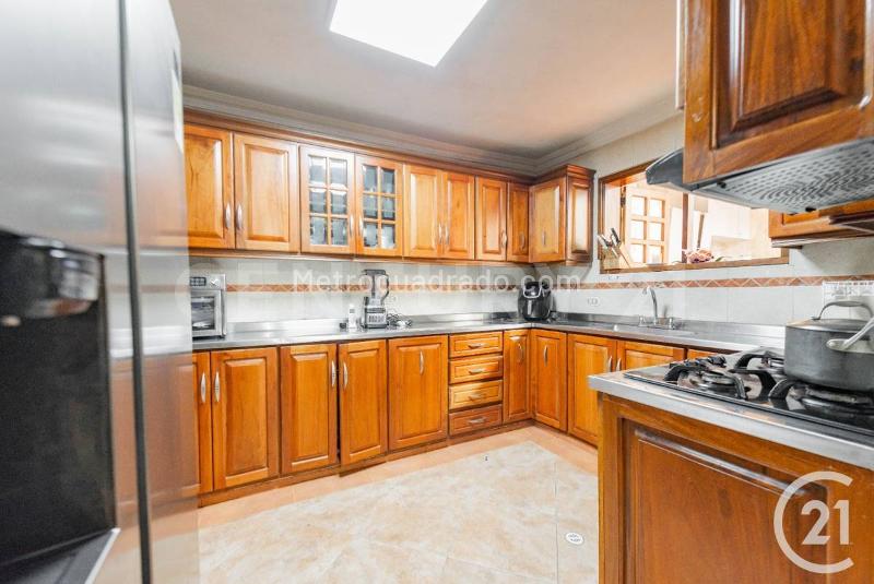 Spacious 4BR House in Laureles - 5