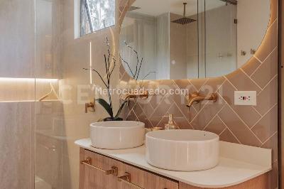 Apartamento de 2 alcobas en arriendo en El Poblado, Medellín, 147 m² · foto 3 de 20