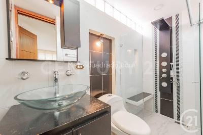 Casa de 4 alcobas en venta en El Poblado, Medellín, 250 m² · foto 12 de 20
