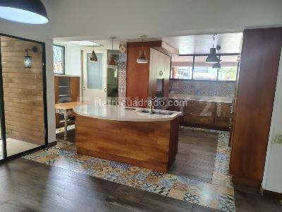 Casa de 4 alcobas en arriendo en El Poblado, Medellín, 252 m² · foto 3 de 20