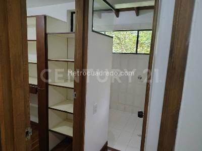 Casa de 4 alcobas en arriendo en El Poblado, Medellín, 252 m² · foto 18 de 20