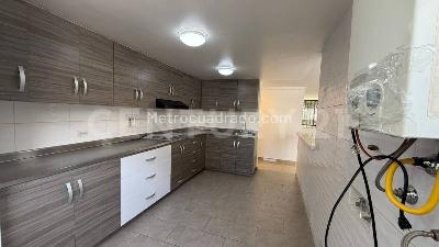 Apartamento de 3 alcobas en venta en El Poblado Las Lomas, Medellín, 111 m² · foto 10 de 20