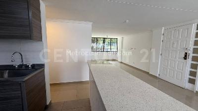 Apartamento de 3 alcobas en venta en El Poblado Las Lomas, Medellín, 111 m² · foto 2 de 20