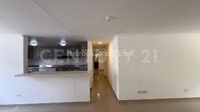 Apartamento de 3 alcobas en venta en El Poblado Las Lomas, Medellín, 111 m² · foto 4 de 20