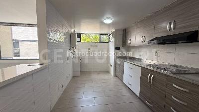 Apartamento de 3 alcobas en venta en El Poblado Las Lomas, Medellín, 111 m² · foto 9 de 20