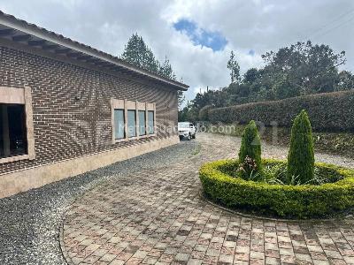 Casa de 4 alcobas en arriendo en Altos Del Escobero, Envigado · foto 2 de 20