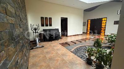 Casa de 4 alcobas en arriendo en Altos Del Escobero, Envigado · foto 3 de 20