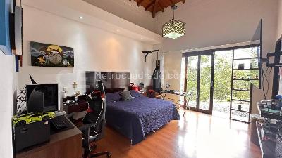 Casa de 4 alcobas en venta en Altos Del Escobero, Envigado · foto 19 de 20