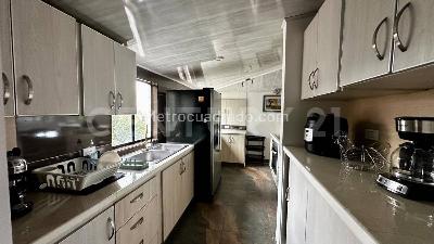 Apartamento de 3 alcobas en venta en Las Lomas, Medellín, 126 m² · foto 3 de 16