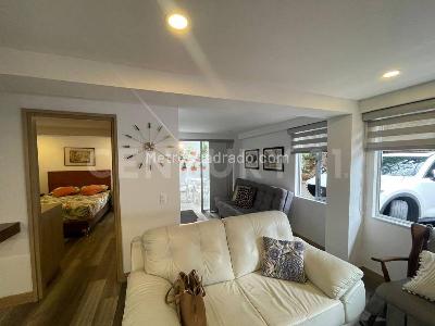 Apartamento de 1 alcoba en venta en Loma De Los Bernal, Medellín, 52 m² · foto 8 de 14