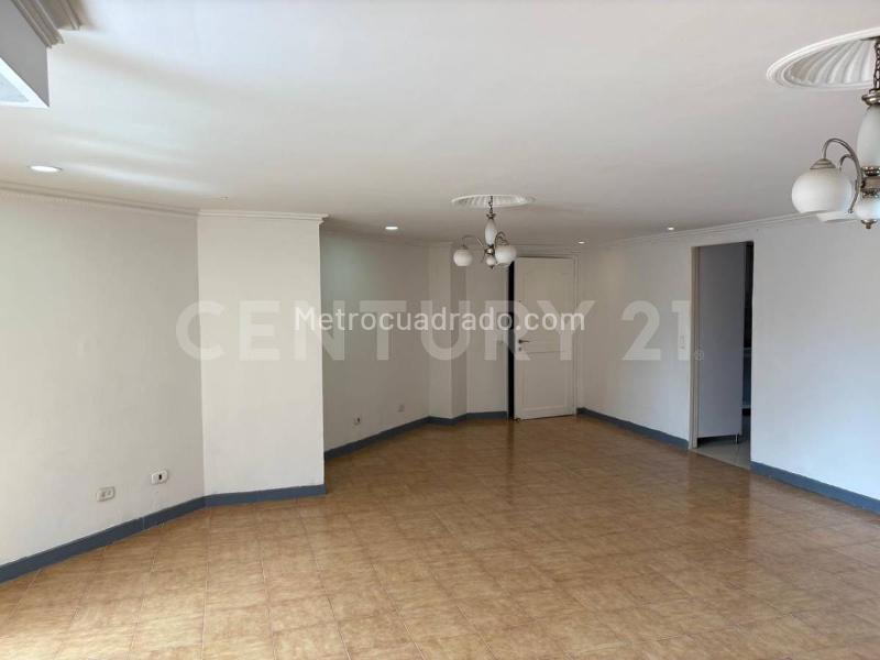 4BR Apartment with Natural Light in Laureles Estadio