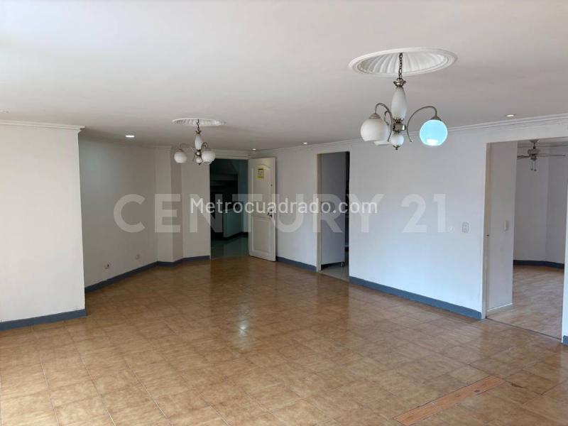 4BR Apartment with Natural Light in Laureles Estadio - 2