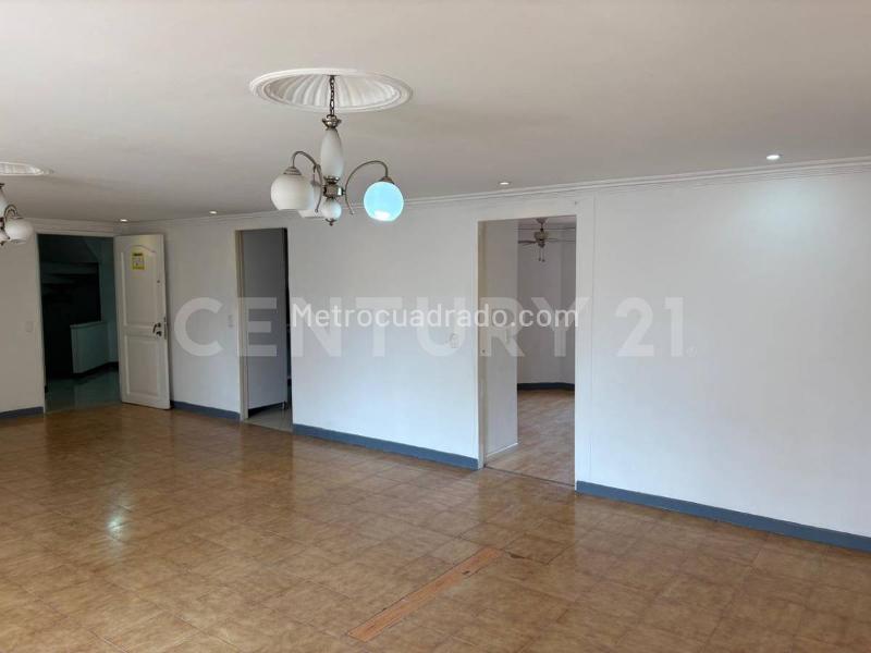 4BR Apartment with Natural Light in Laureles Estadio - 3