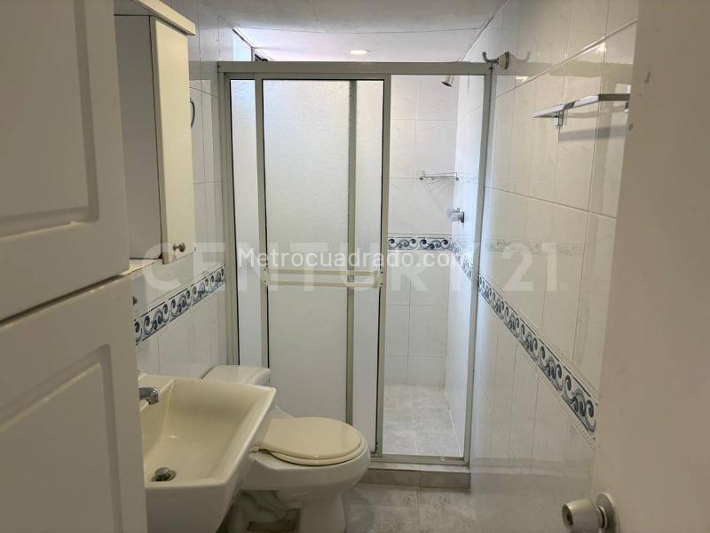 4BR Apartment with Natural Light in Laureles Estadio - 9