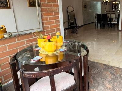 Apartamento de 3 alcobas en venta en El Poblado, Medellín, 140 m² · foto 2 de 19