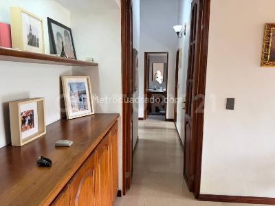 Apartamento de 3 alcobas en venta en El Poblado, Medellín, 140 m² · foto 10 de 19