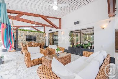 Casa de 4 alcobas en venta en El Poblado, Medellín, 644 m² · foto 3 de 20