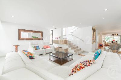 Casa de 4 alcobas en venta en El Poblado, Medellín, 644 m² · foto 5 de 20
