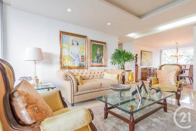 Apartamento de 3 alcobas en venta en El Poblado, Medellín, 240 m² · foto 2 de 20