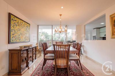 Apartamento de 3 alcobas en venta en El Poblado, Medellín, 240 m² · foto 3 de 20