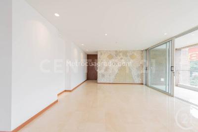 Apartamento de 4 alcobas en venta en El Poblado, Medellín, 200 m² · foto 2 de 20