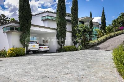 Casa de 3 alcobas en venta en El Poblado, Medellín · foto 12 de 19