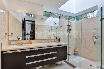 Casa de 3 alcobas en venta en El Poblado, Medellín · foto 18 de 19
