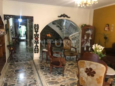 Casa de 5 alcobas en venta en Laureles, Medellín, 300 m² · foto 7 de 10