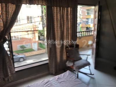 Casa de 5 alcobas en venta en Laureles, Medellín, 300 m² · foto 8 de 10