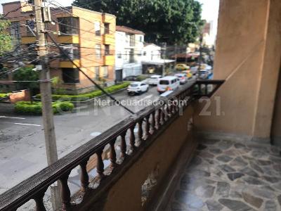 Casa de 5 alcobas en venta en Laureles, Medellín, 300 m² · foto 10 de 10