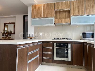 Apartamento de 3 alcobas en arriendo en El Poblado, Medellín, 150 m² · foto 3 de 15