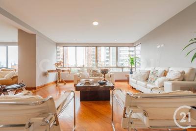 Apartamento de 3 alcobas en venta en El Poblado, Medellín, 215 m² · foto 3 de 20