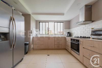 Apartamento de 3 alcobas en venta en El Poblado, Medellín, 215 m² · foto 8 de 20
