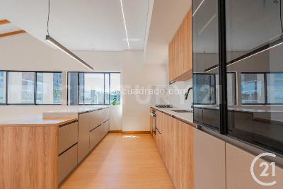Apartamento de 3 alcobas en venta en El Poblado, Medellín, 135 m² · foto 5 de 19