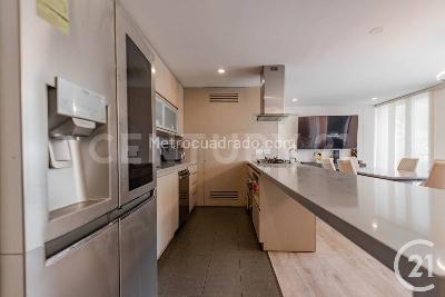 Apartamento en arriendo en El Poblado, Medellín · foto 3 de 16