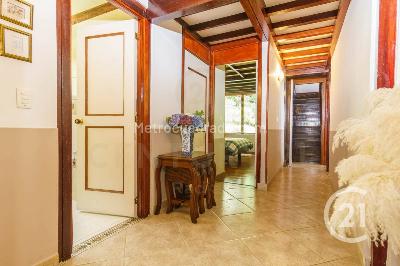 Casa de 5 alcobas en venta en Altos Del Poblado, Medellín · foto 8 de 19