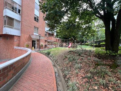 Apartamento en venta en El Poblado, Medellín · foto 2 de 20