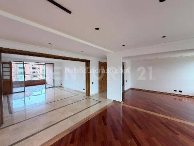Apartamento de 3 alcobas en arriendo en El Poblado, Medellín, 214 m² · foto 3 de 19