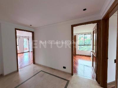 Apartamento de 3 alcobas en arriendo en El Poblado, Medellín, 214 m² · foto 5 de 19