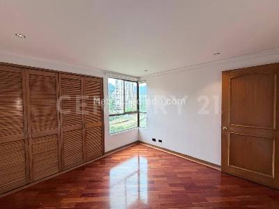 Apartamento de 3 alcobas en arriendo en El Poblado, Medellín, 214 m² · foto 7 de 19