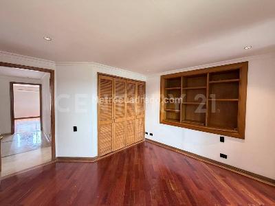 Apartamento de 3 alcobas en arriendo en El Poblado, Medellín, 214 m² · foto 8 de 19