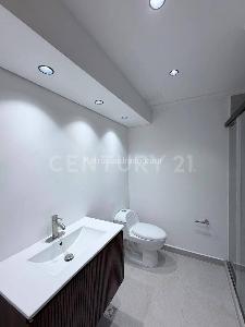 Apartamento de 3 alcobas en arriendo en El Poblado, Medellín, 214 m² · foto 10 de 19