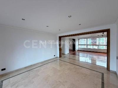 Apartamento de 3 alcobas en arriendo en El Poblado, Medellín, 214 m² · foto 11 de 19