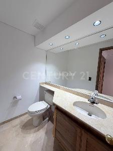 Apartamento de 3 alcobas en arriendo en El Poblado, Medellín, 214 m² · foto 13 de 19