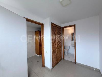Apartamento de 3 alcobas en arriendo en El Poblado, Medellín, 214 m² · foto 14 de 19