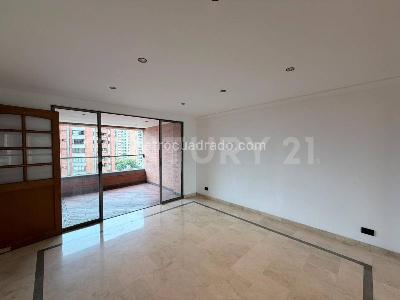Apartamento de 3 alcobas en arriendo en El Poblado, Medellín, 214 m² · foto 15 de 19