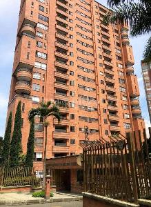 Apartamento de 3 alcobas en arriendo en El Poblado, Medellín, 214 m² · foto 17 de 19